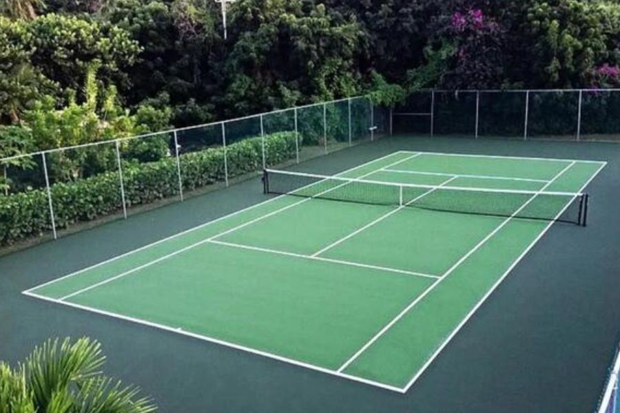 Lapangan Olahraga Fasilitas lapangan serbaguna untuk aktivitas olahraga dan kebugaran keluarga